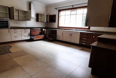 4 Bed House with En Suite at Lavington