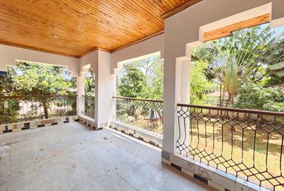 5 Bed House with En Suite in Runda - 2