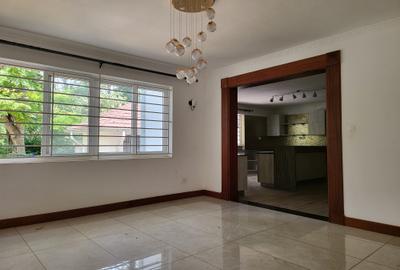 5 Bed Townhouse with En Suite in Rosslyn - 3