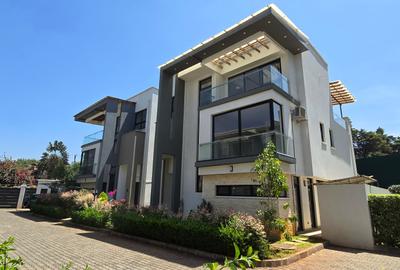 5 Bed Townhouse with En Suite at Lavington Green