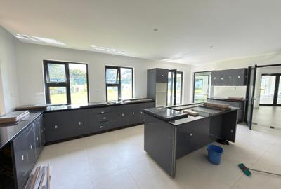 6 Bed House with En Suite in Runda - 3