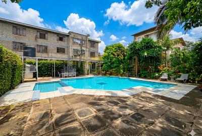 5 Bed Townhouse with En Suite in Lavington - 3
