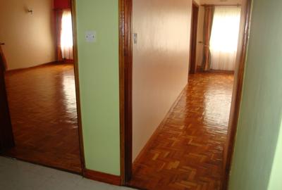 5 Bed House with En Suite at Redhill - 3