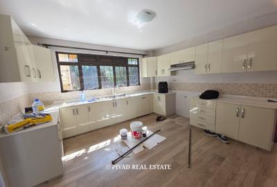 5 Bed House with Garden in Runda - 3