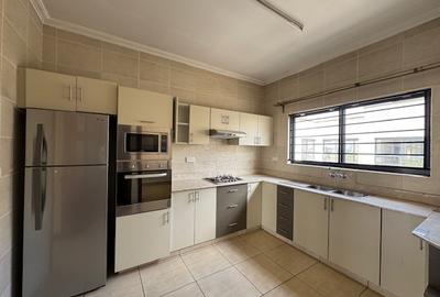 2 Bed Apartment with En Suite in Rhapta Road - 3