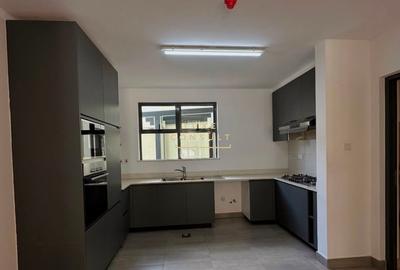 4 Bed Townhouse with En Suite in Rosslyn - 4