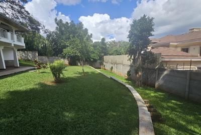 6 Bed House with En Suite in Runda - 4