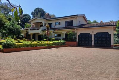 5 Bed Villa with En Suite in Nyari