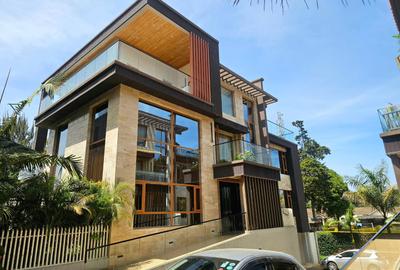 6 Bed Townhouse with En Suite in Lavington