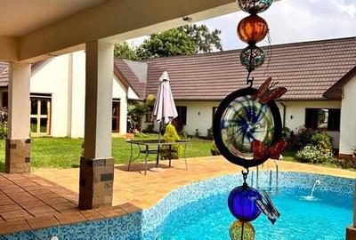 6 Bed House with En Suite at Ridgeway - 2