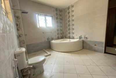 Serviced 4 Bed Apartment with En Suite in Nyali Area - 3