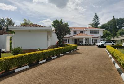 5 Bed House with En Suite in Runda