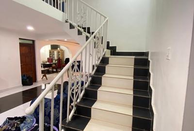 5 Bed Villa with En Suite at Mugumo
