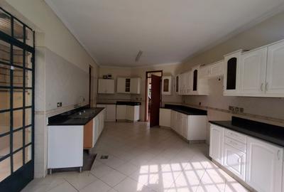 4 Bed Townhouse with En Suite in Kitisuru