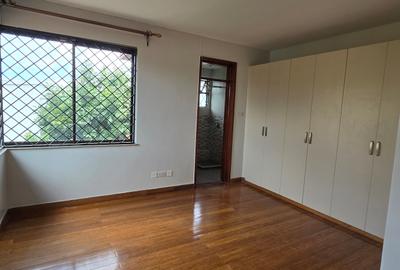 5 Bed Townhouse with En Suite at Off Convent Drive - 4