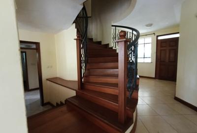 6 Bed House with En Suite in Runda - 4