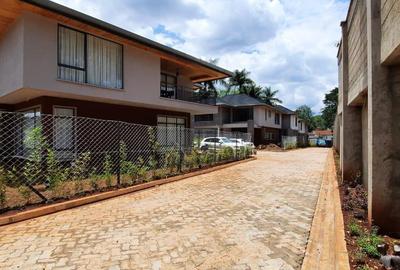 5 Bed Townhouse with En Suite in Lavington
