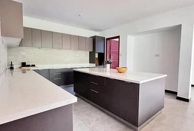 5 Bed Townhouse with En Suite in Karen