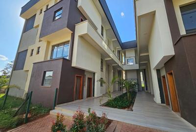 4 Bed Townhouse with En Suite in Rosslyn