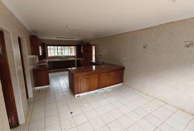 5 Bed House with En Suite at Lavington Green - 4