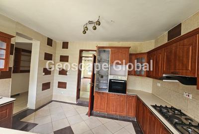 4 Bed House with En Suite in Runda - 3