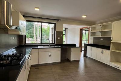 4 Bed Villa with En Suite in Lavington