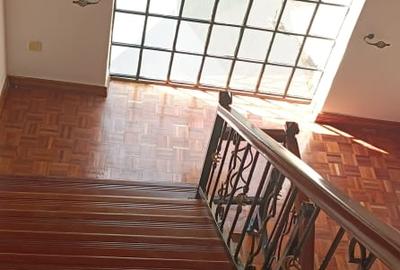 5 Bed Townhouse with En Suite in Lavington