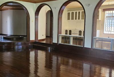 5 Bed House with En Suite in Runda - 4