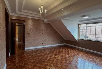 4 Bed Apartment with En Suite in Lavington - 3