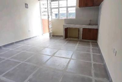 1 Bed House with En Suite in Lavington