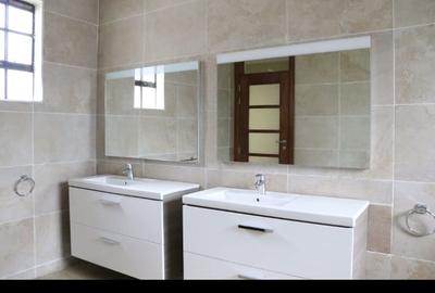 5 Bed Townhouse with En Suite in Runda - 4