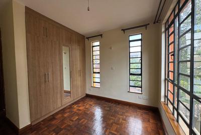 3 Bed Apartment with En Suite in Rhapta Road