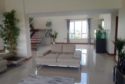 4 Bed Apartment with En Suite in Parklands