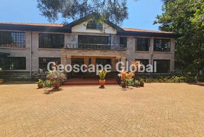 5 Bed House with En Suite in Runda