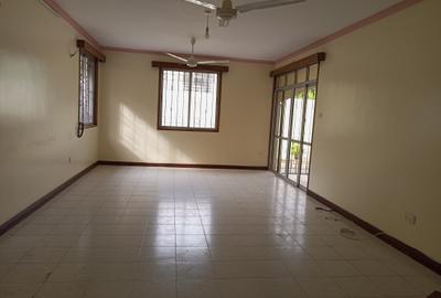 4 Bed Villa with En Suite at Links Road - 2