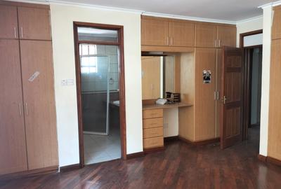 4 Bed Townhouse with En Suite at Lavington - 4