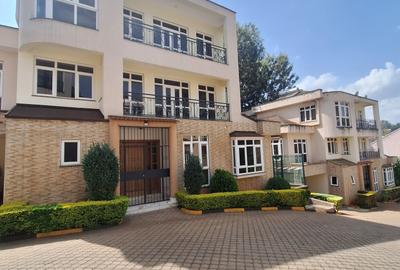 5 Bed Townhouse with En Suite in Lavington