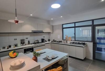 4 Bed Apartment with En Suite in Kileleshwa
