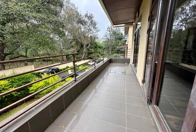 5 Bed House with En Suite at Lavington