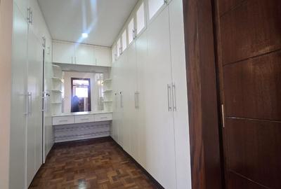 5 Bed House with En Suite in Lavington