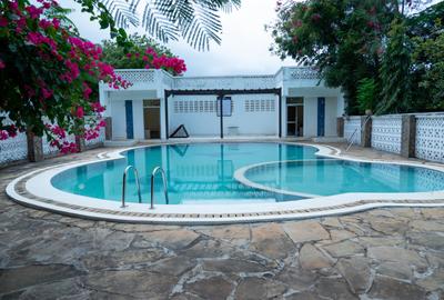 4 Bed House with En Suite in Vipingo