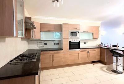 4 Bed Apartment with En Suite in Lavington