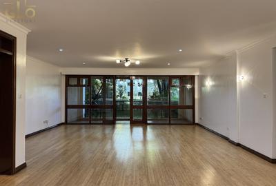 3 Bed Apartment with En Suite in Riverside