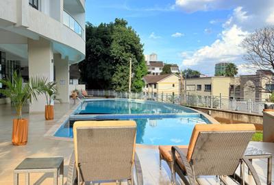 Serviced 2 Bed Apartment with En Suite at Lantana Road