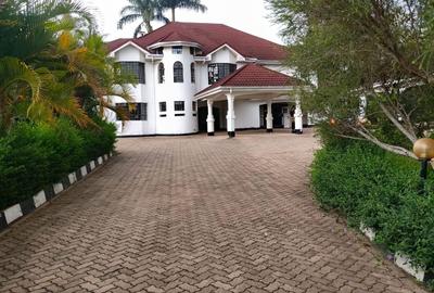 5 Bed Townhouse with En Suite in Nyari