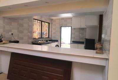 5 Bed Villa with En Suite in Lavington - 3