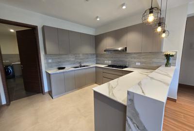 3 Bed Apartment with En Suite in Riverside