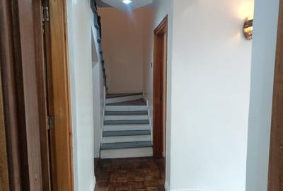4 Bed House with En Suite in Lavington
