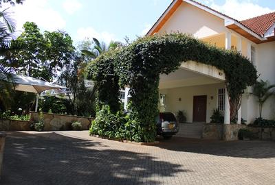 7 Bed Townhouse with En Suite in Nyari