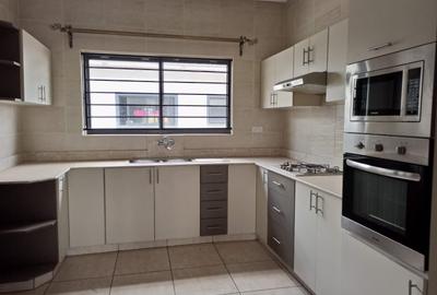 2 Bed Apartment with En Suite in Rhapta Road